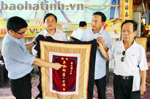 Hà Tĩnh: Old flag discovered 